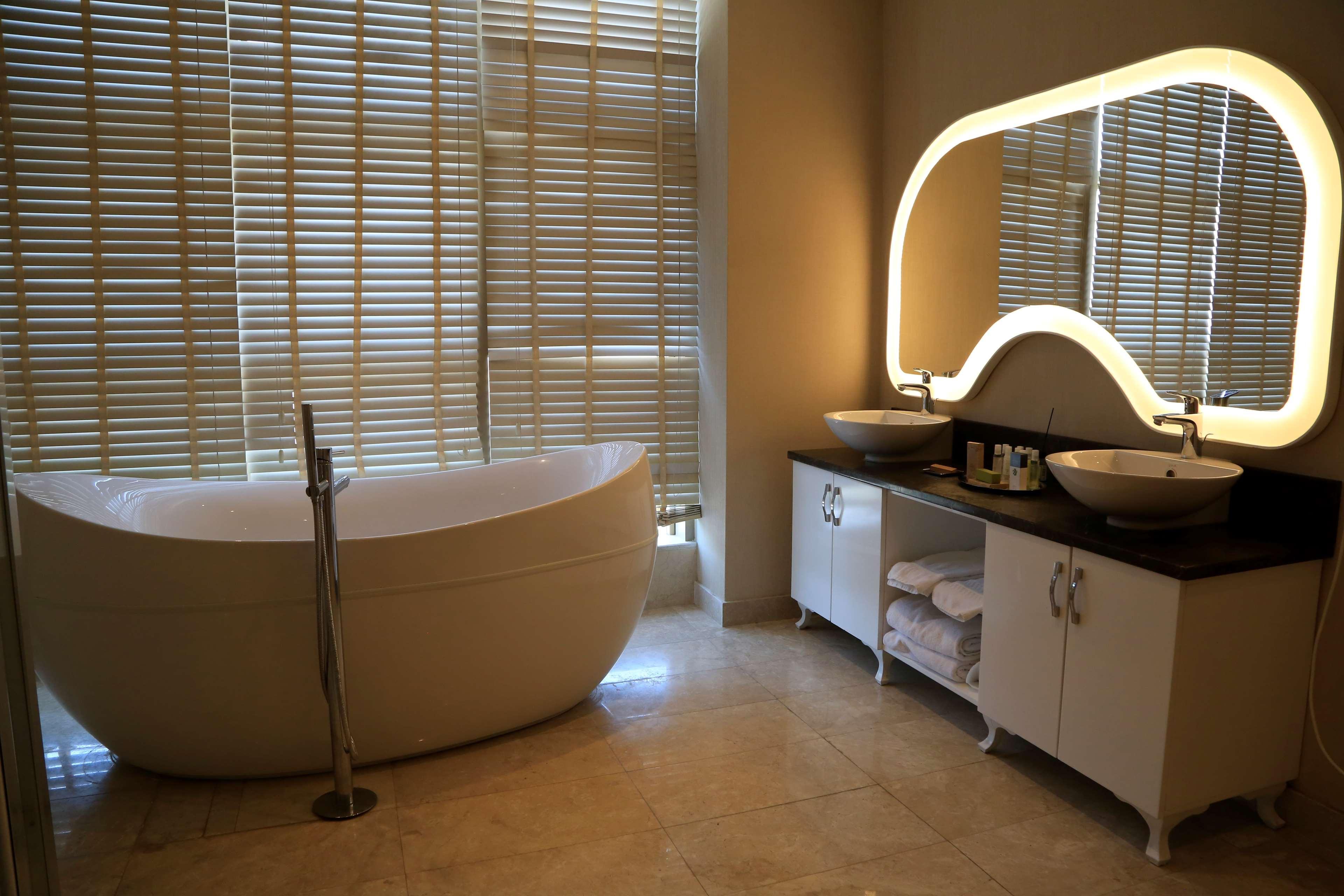 Doubletree By Hilton Hotel Istanbul - Tuzla Eksteriør billede